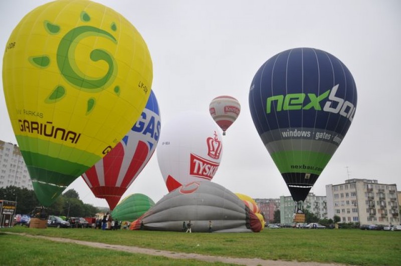 Balony nad miastem