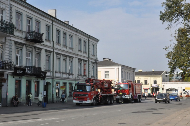Setki ewakuowanych, jedna osoba ranna