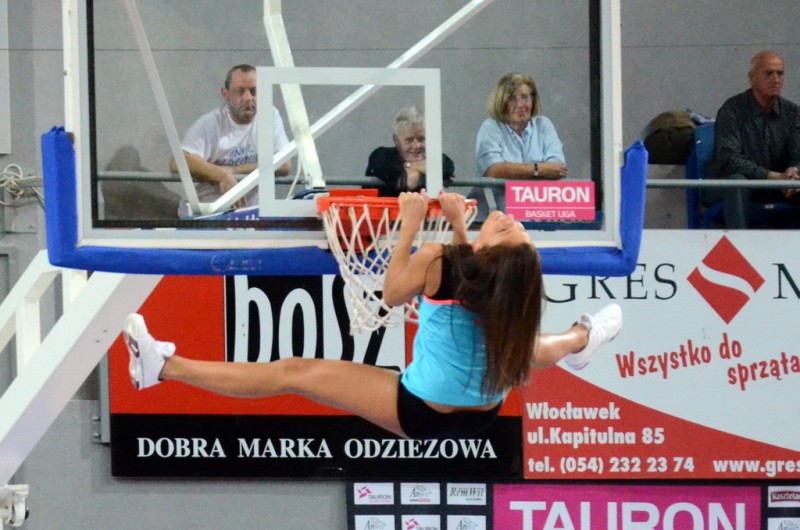 Dreszczowiec w Hali Mistrzów, Szubarga bohaterem!