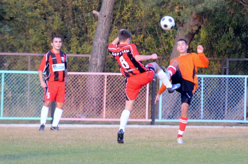 Sześć bramek i podział punktów w Lubrańcu
