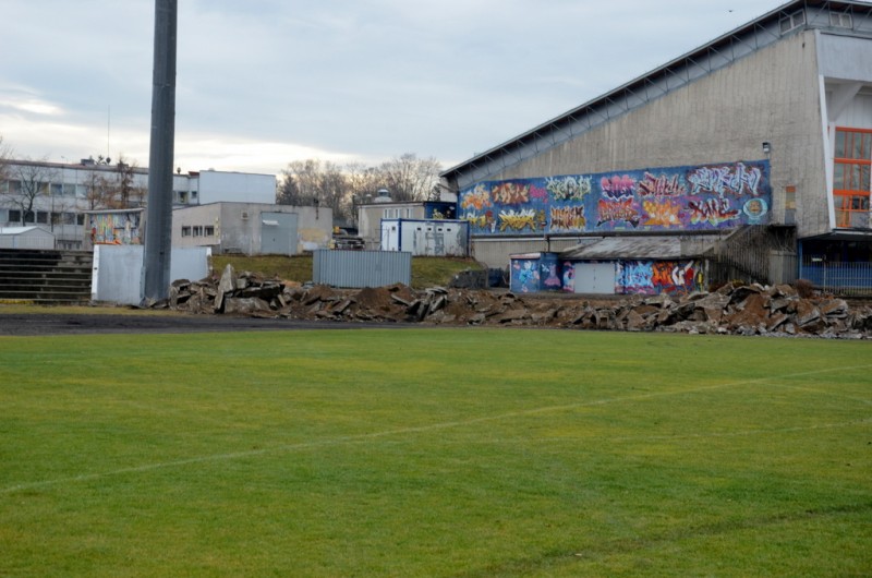 Trybuny na stadionie OSiR równane z ziemią