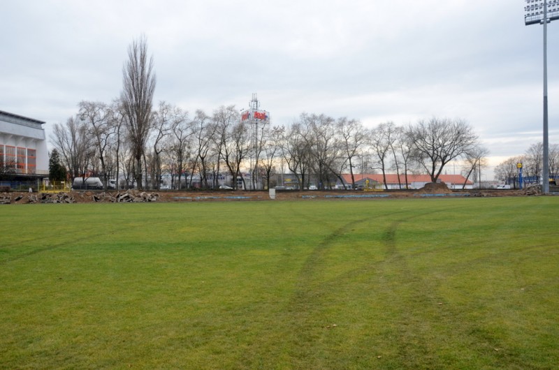 Trybuny na stadionie OSiR równane z ziemią