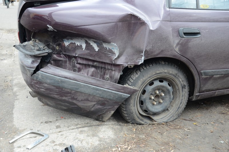  Auto uderzyło w słup!