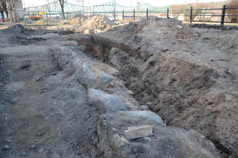 Odkrycie archeologiczne na bulwarach