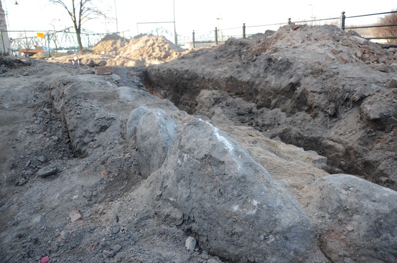 Odkrycie archeologiczne na bulwarach
