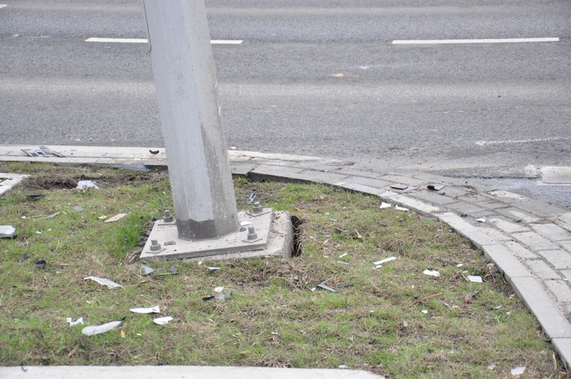 Karetka wioząca pacjentów rozbiła się na skrzyżowaniu.