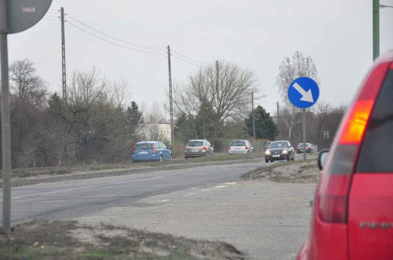 Slalomem po chodniku! Włocławski sposób na korki