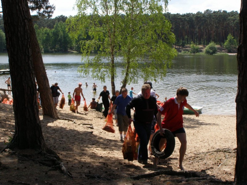 Sprzątanie jeziora Czarnego