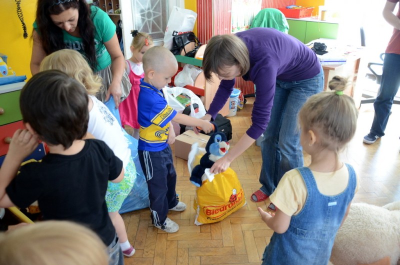 Przedszkolaki z „Ekoludka” wsparli kolegów z domu dziecka