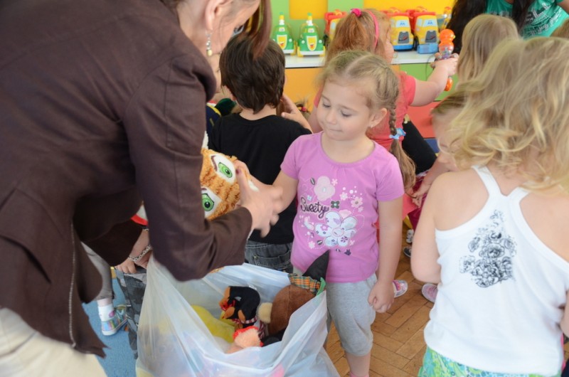 Przedszkolaki z „Ekoludka” wsparli kolegów z domu dziecka