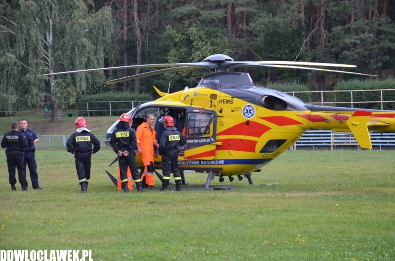 Helikopter pogotowia ratuje życie. Lądować musi jednak w lesie