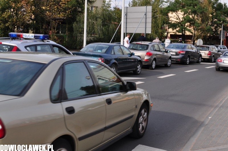 Cztery samochody zderzyły się na skrzyżowaniu. Zobacz zdjęcia...