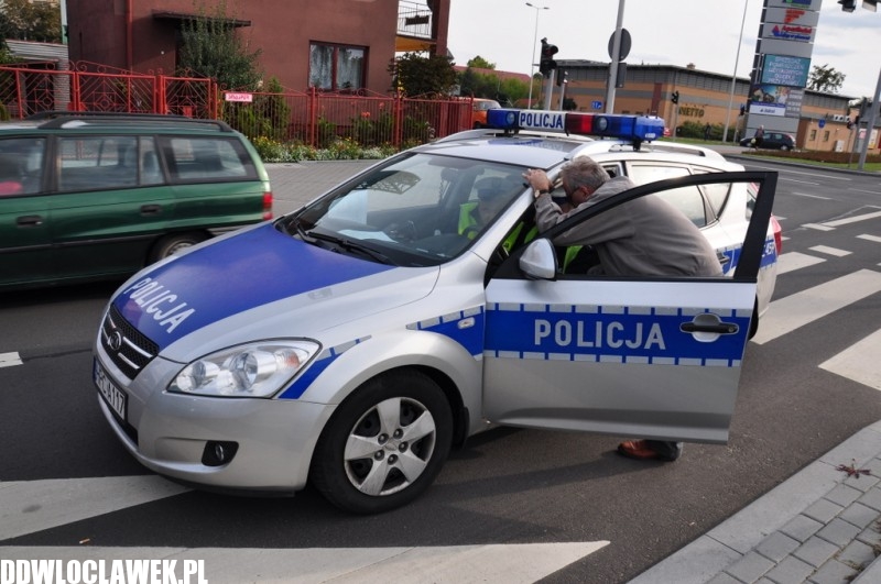 Cztery samochody zderzyły się na skrzyżowaniu. Zobacz zdjęcia...