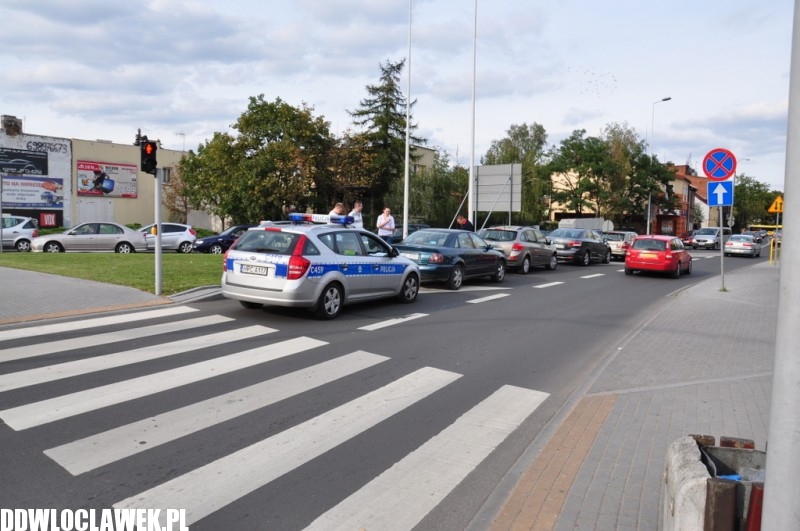 Cztery samochody zderzyły się na skrzyżowaniu. Zobacz zdjęcia...