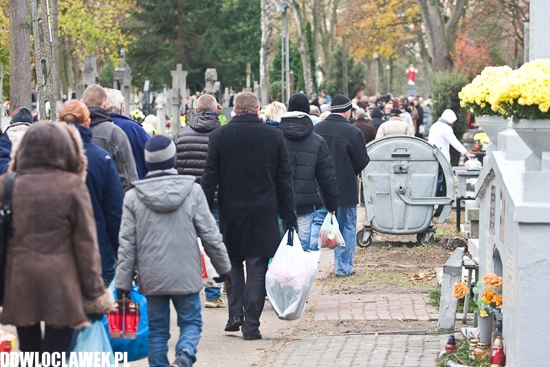 1 listopada na Cmentarzu Komunalnym we Włocławku