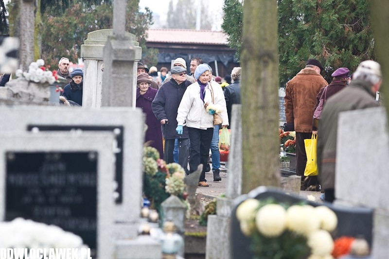 1 listopada na Cmentarzu Komunalnym we Włocławku