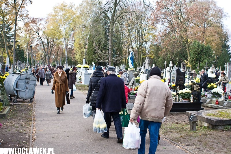 1 listopada na Cmentarzu Komunalnym we Włocławku