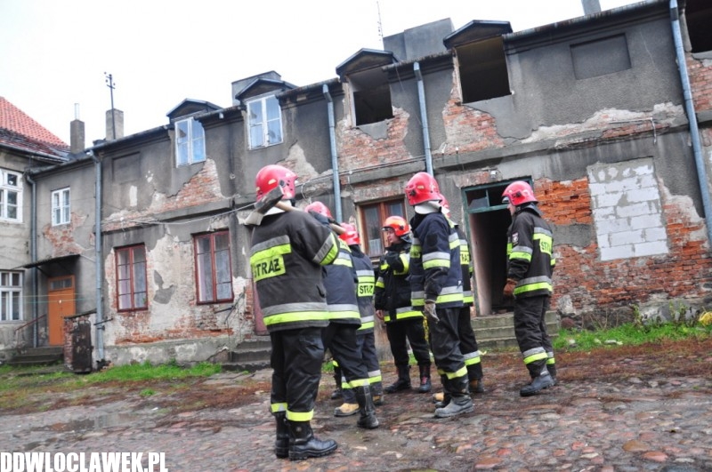 Na Tumskiej runął strop. Ranna kobieta w szpitalu