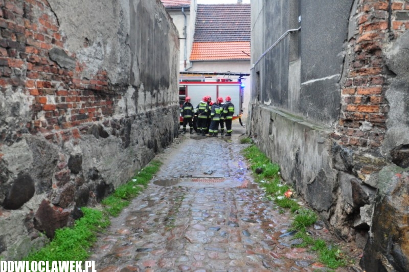 Na Tumskiej runął strop. Ranna kobieta w szpitalu