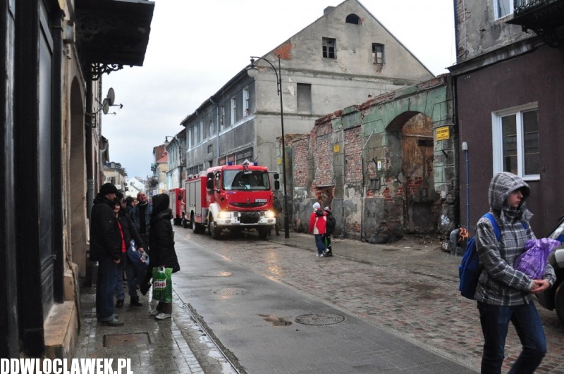 Na Tumskiej runął strop. Ranna kobieta w szpitalu