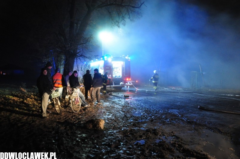 Pożar fabryki pod Włocławkiem. Trwa akcja dogaszania