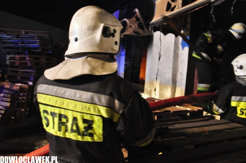 Pożar fabryki pod Włocławkiem. Trwa akcja dogaszania