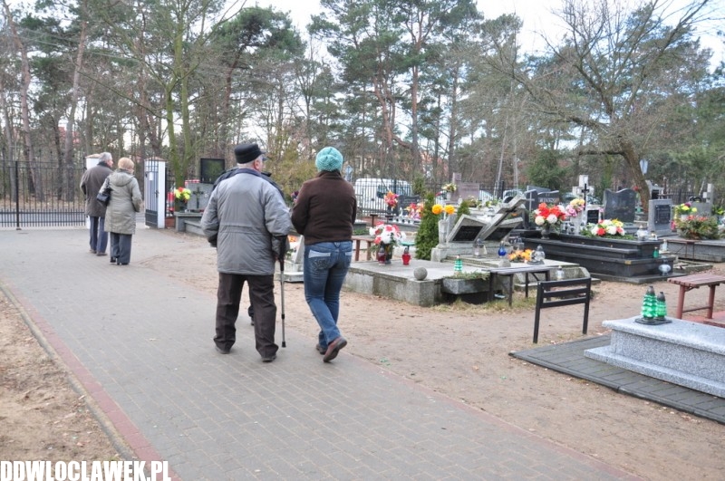 Włocławski cmentarz zdemolowany! Mieszkańcy zbulwersowani
