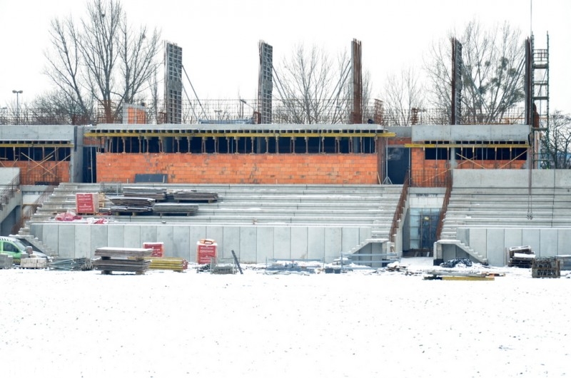 Stadion rośnie jak na drożdżach! Powstały już trybuny i główny budynek