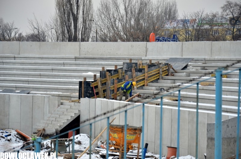 Stadion rośnie jak na drożdżach! Powstały już trybuny i główny budynek