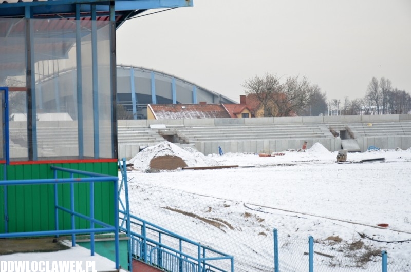 Stadion rośnie jak na drożdżach! Powstały już trybuny i główny budynek