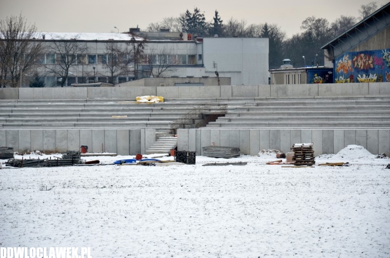 Stadion rośnie jak na drożdżach! Powstały już trybuny i główny budynek