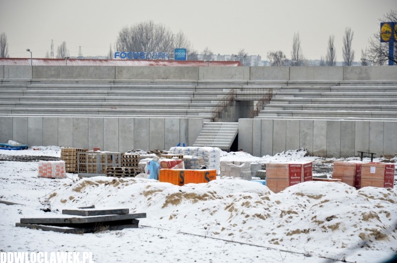 Stadion rośnie jak na drożdżach! Powstały już trybuny i główny budynek