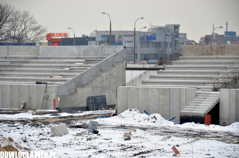 Stadion rośnie jak na drożdżach! Powstały już trybuny i główny budynek