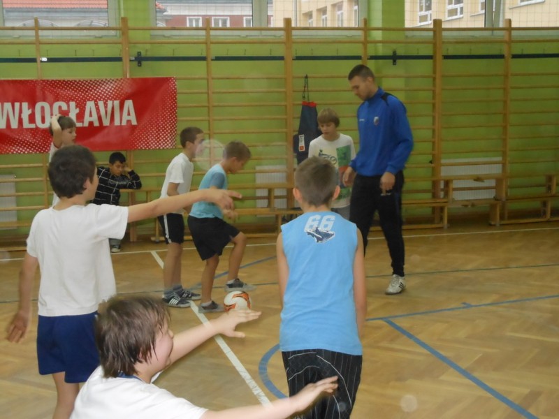 Znani piłkarze odwiedzili włocławską szkołę