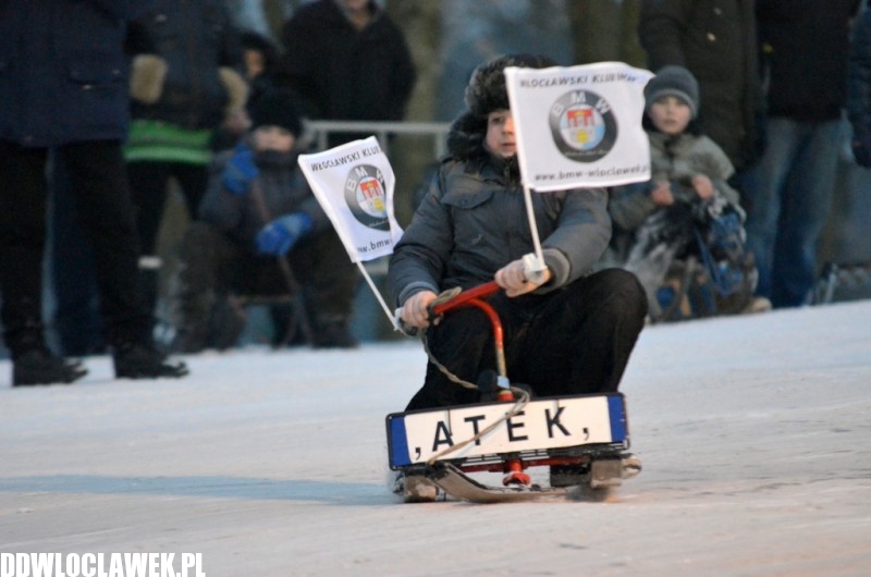 Fotel bujany, paleta i łózko! Zobacz, na czym zjeżdżali włocławianie