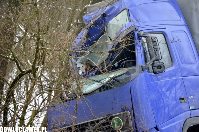 Ciężarówka wypadła z drogi pod Włocławkiem!