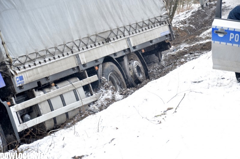 Ciężarówka wypadła z drogi pod Włocławkiem!