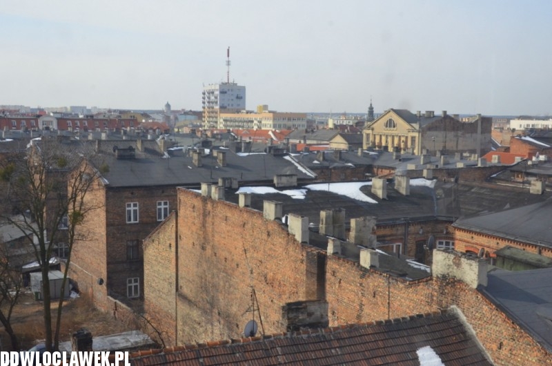 Jak przesuwają wskazówki na zegarze Starej Remizy