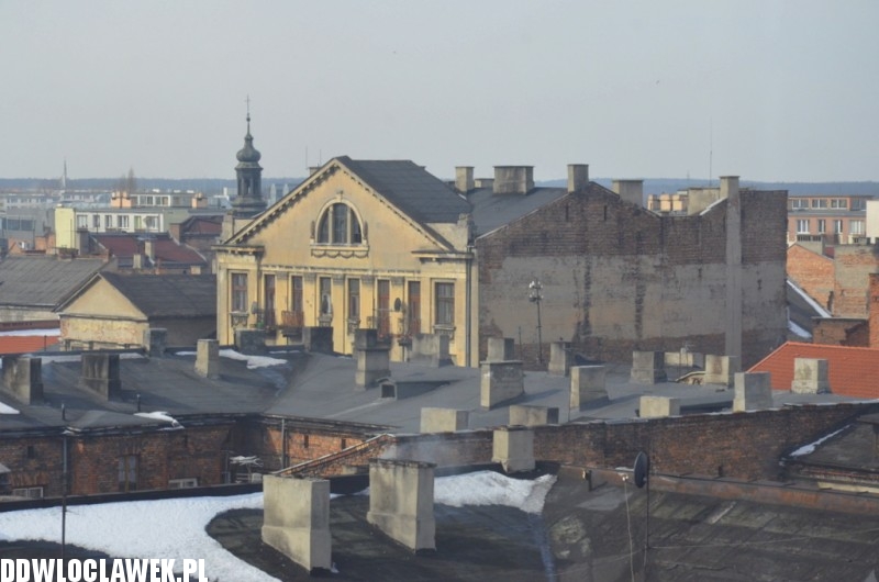 Jak przesuwają wskazówki na zegarze Starej Remizy