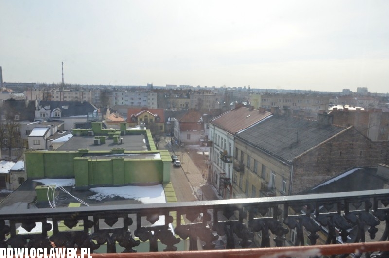 Jak przesuwają wskazówki na zegarze Starej Remizy