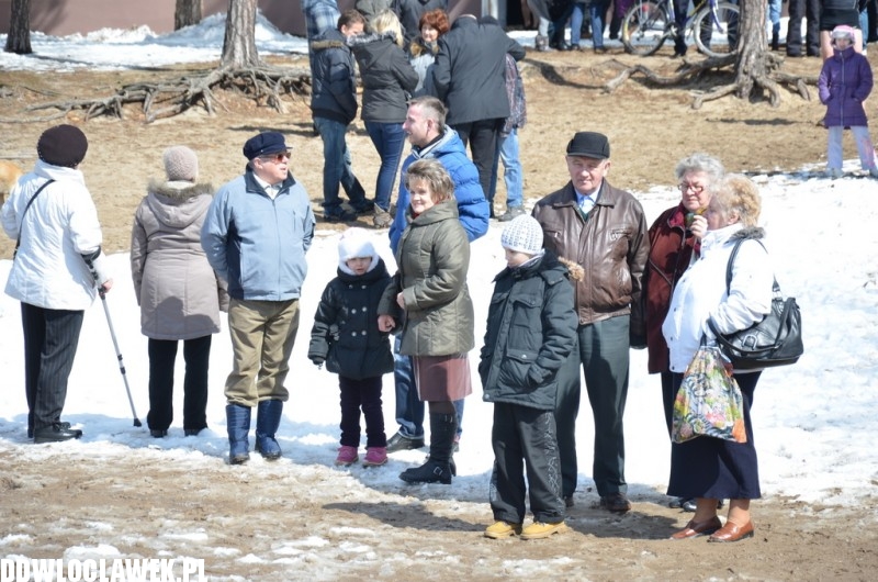 To była kąpiel! Śnieg i lód a oni wskoczyli do wody