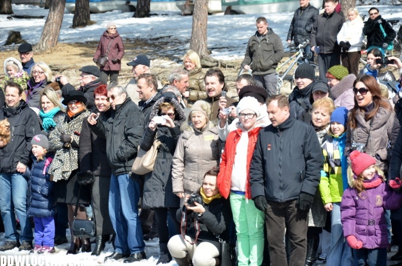 To była kąpiel! Śnieg i lód a oni wskoczyli do wody
