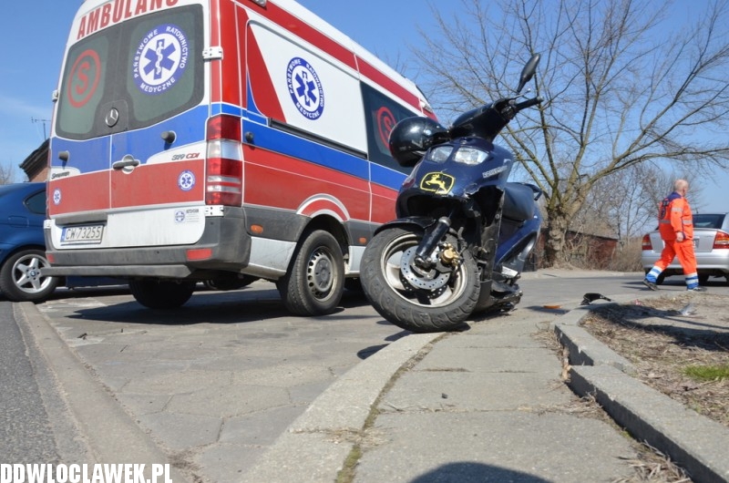 Groźny wypadek na Leśnej. Kierowca skutera w szpitalu