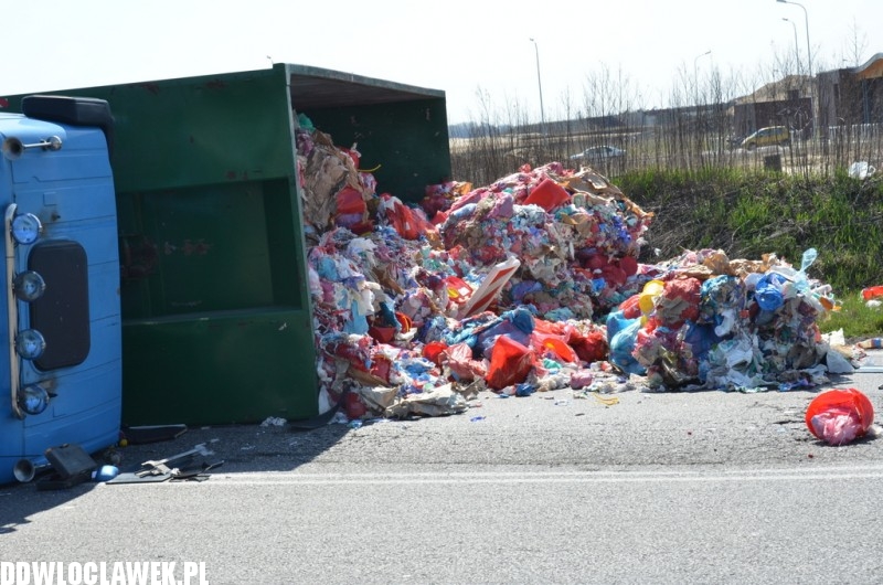 Wypadek ciężarówki z odpadami medycznymi