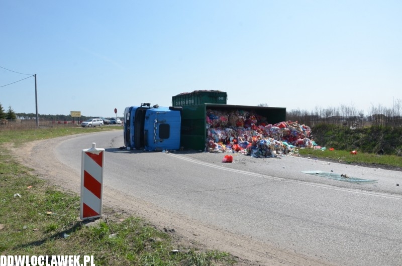 Wypadek ciężarówki z odpadami medycznymi