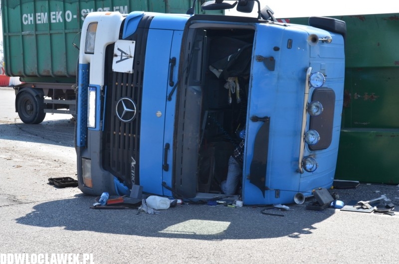 Wypadek ciężarówki z odpadami medycznymi