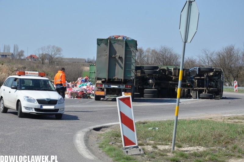 Wypadek ciężarówki z odpadami medycznymi