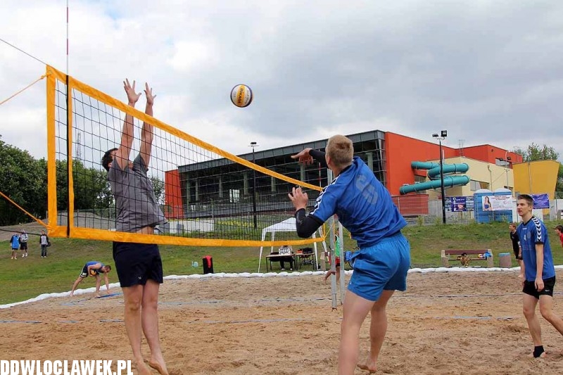 Turniej siatkówki plażowej z okazji juwenaliów