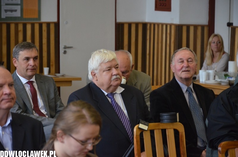 Podpisanie umowy w sprawie remontu tamy