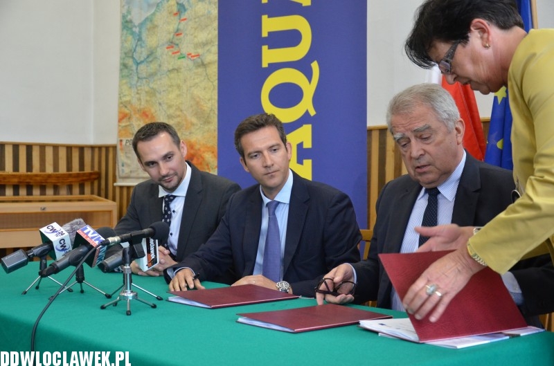Podpisanie umowy w sprawie remontu tamy